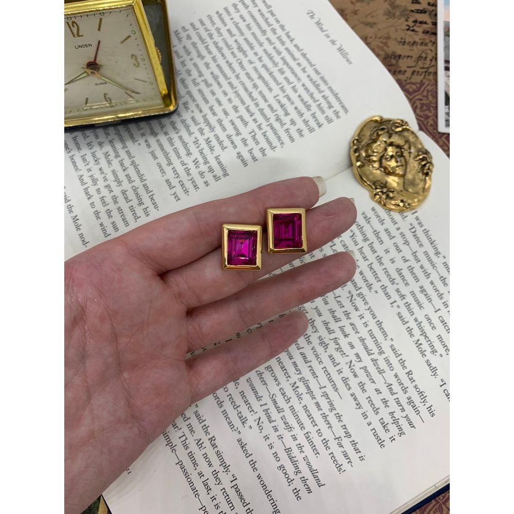 Vintag SAL Gold Tone Swarovski Earrings Glass